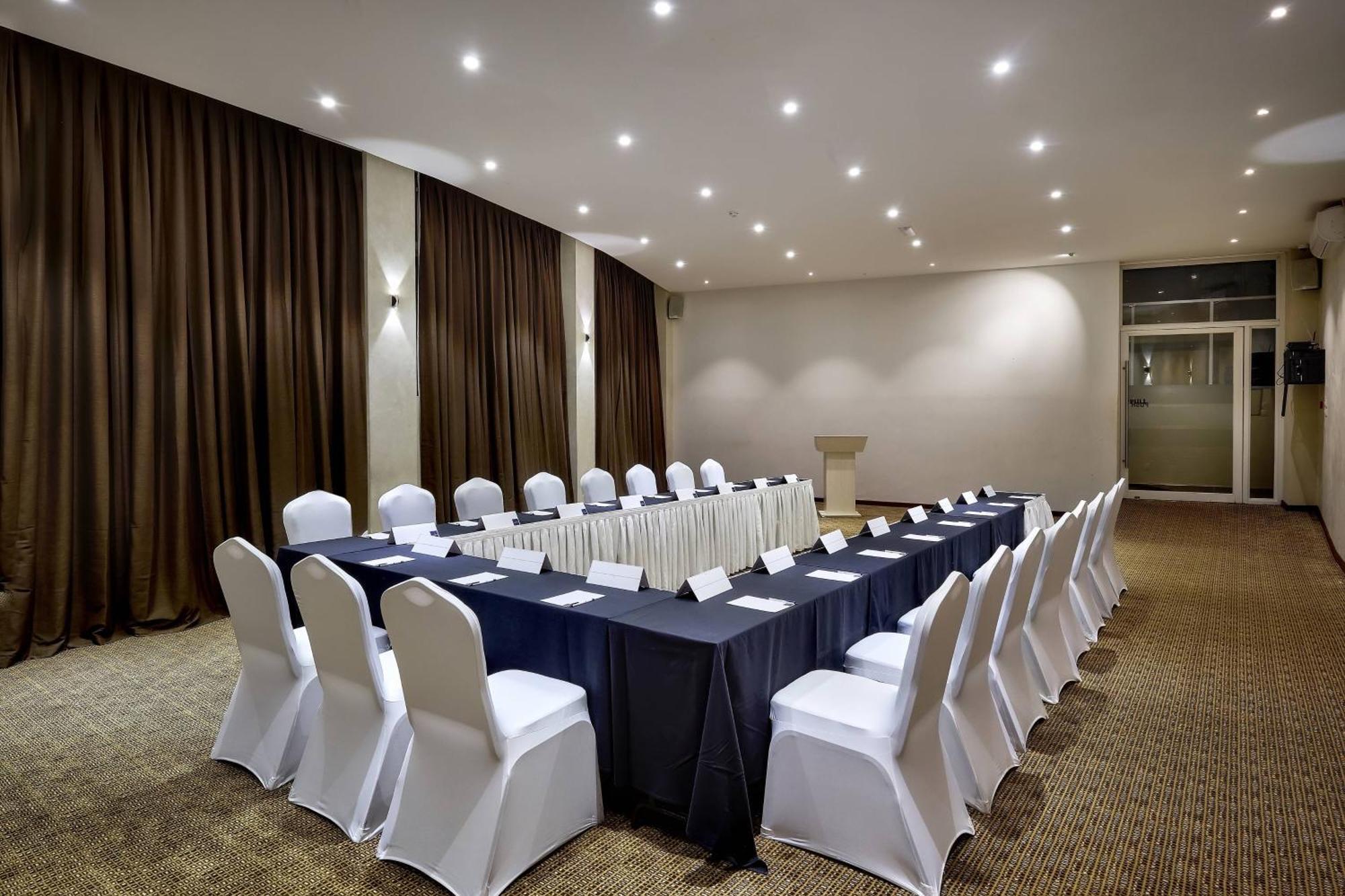 Protea By Marriott Skyz Hotel