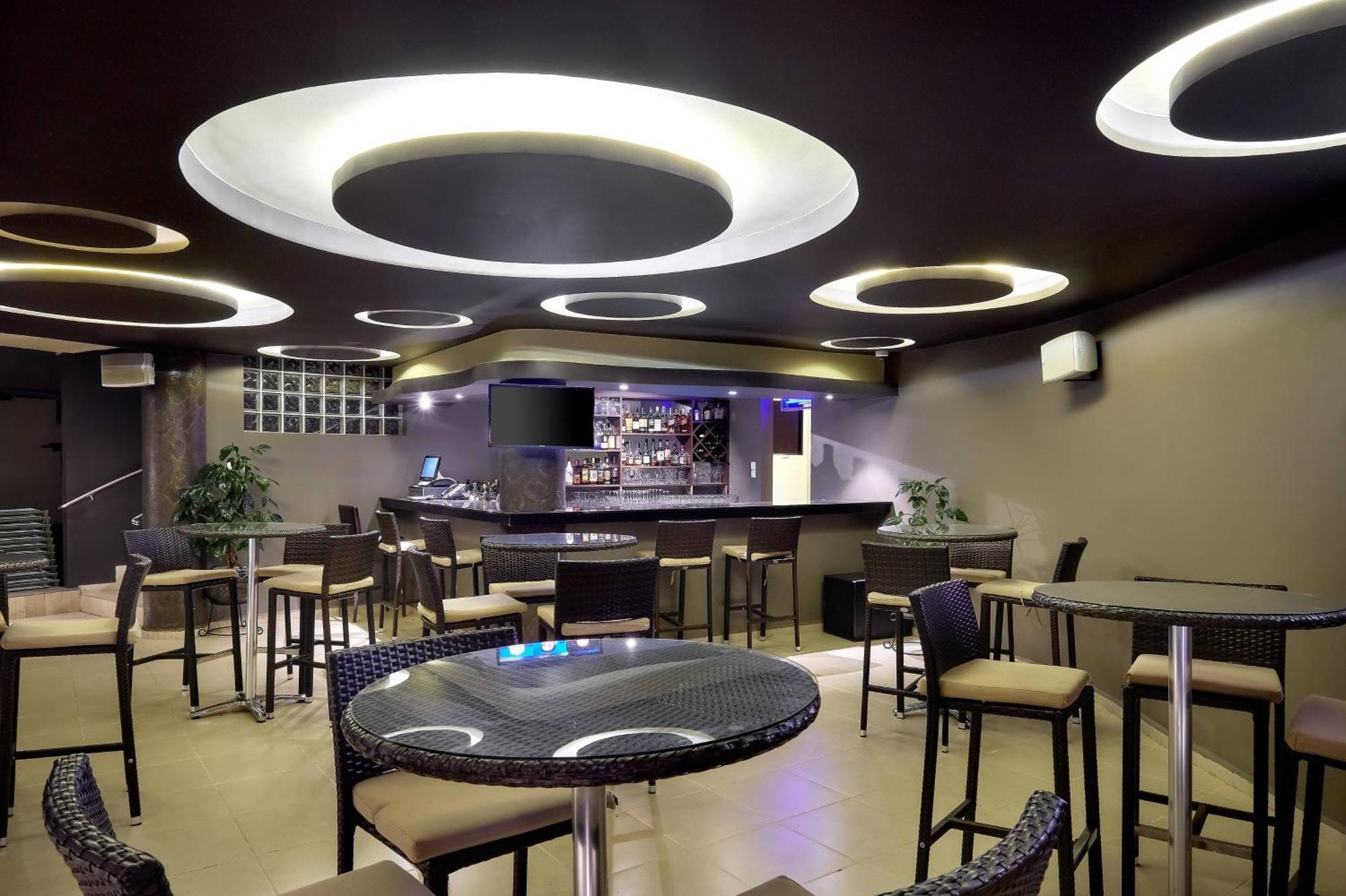 Hotel Protea By Marriott Skyz 4*